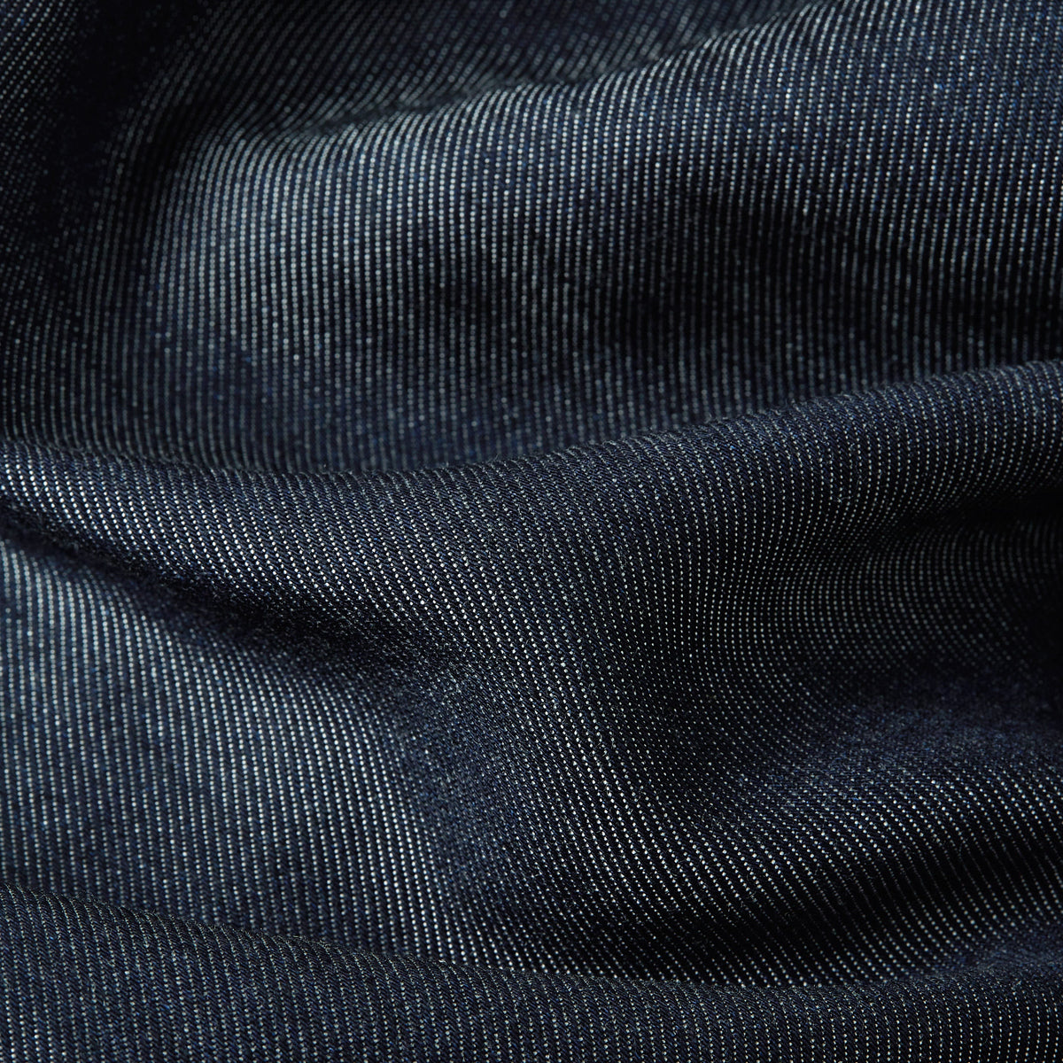 Shorts Lightweight Relaxed Los Relaxed Shorts tienen tiro alto y fit regular, para un look cómodo y con estilo. Confeccionados en tela de denim liviana y fluida.