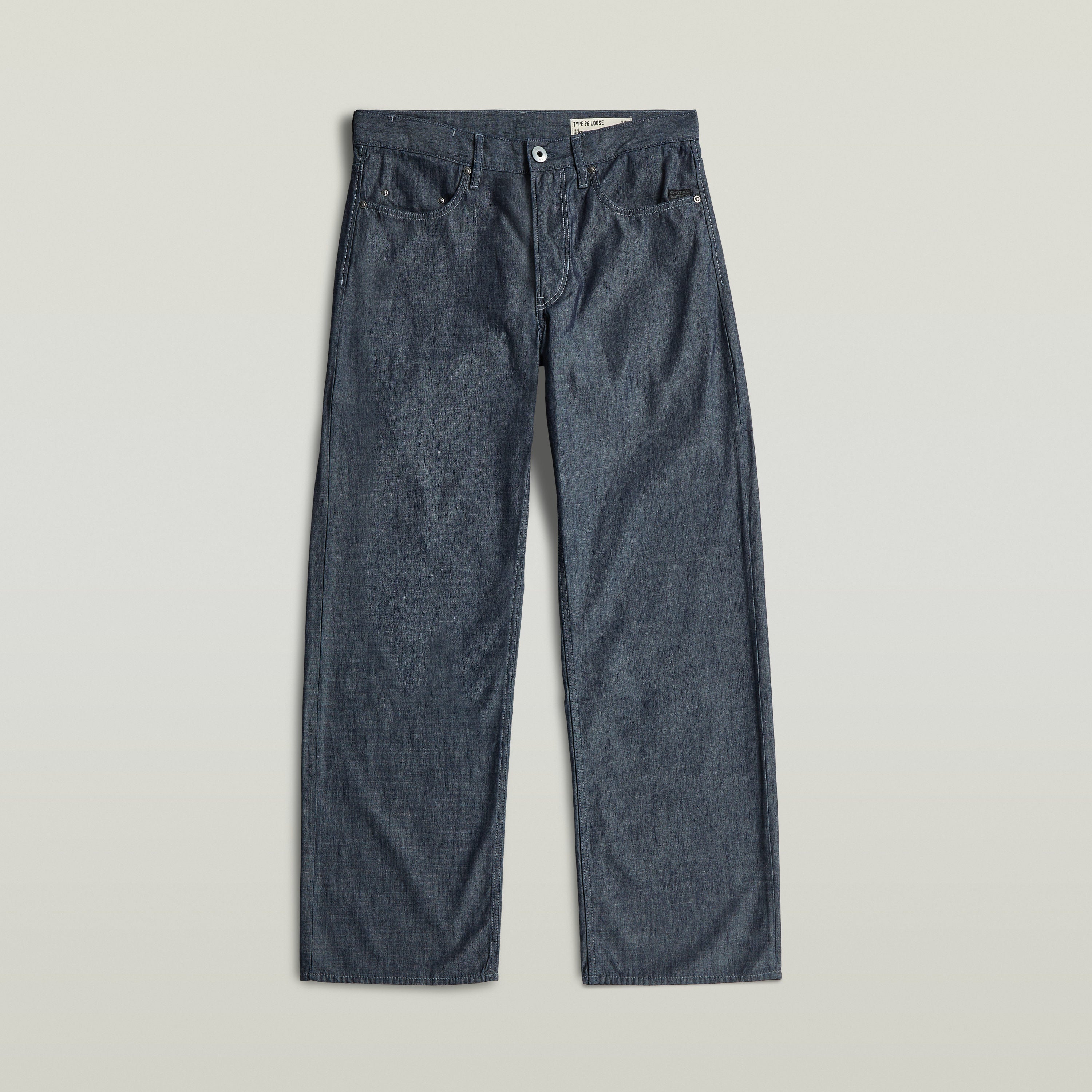 Los jeans Type 96 tienen un tiro medio y pernera recta y suelta. Inspirado en los años 90, es holgado en la cadera y los muslos, actualizado con un toque contemporáneo. Un complemento perfecto para el armario moderno. Construcción con cinco bolsillos,Cierre de cremallera y botón,Costuras de refuerzo en los puntos de tensión,Trabillas para cinturón,Etiqueta de G-Star Originals en la parte trasera 100 % algodón,Tela rígida,Denim de 12 onzas de peso,Sarga cruzada 3x1 Rinsed