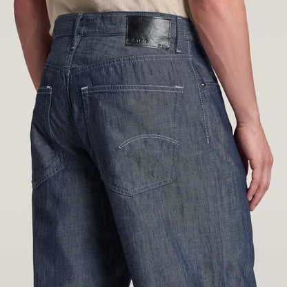Los jeans Type 96 tienen un tiro medio y pernera recta y suelta. Inspirado en los años 90, es holgado en la cadera y los muslos, actualizado con un toque contemporáneo. Un complemento perfecto para el armario moderno. Construcción con cinco bolsillos,Cierre de cremallera y botón,Costuras de refuerzo en los puntos de tensión,Trabillas para cinturón,Etiqueta de G-Star Originals en la parte trasera 100 % algodón,Tela rígida,Denim de 12 onzas de peso,Sarga cruzada 3x1 Rinsed
