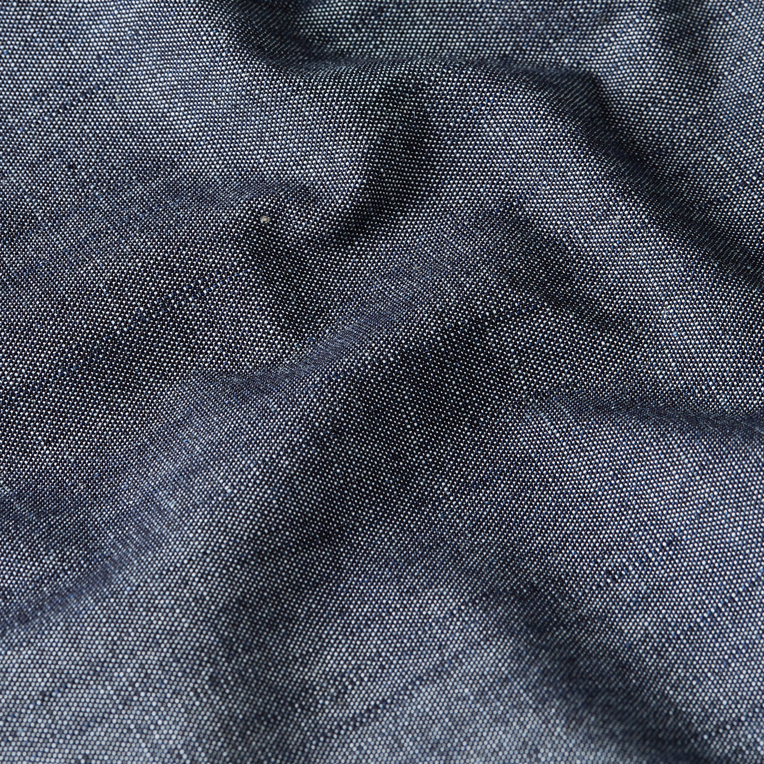 Los jeans Type 96 tienen un tiro medio y pernera recta y suelta. Inspirado en los años 90, es holgado en la cadera y los muslos, actualizado con un toque contemporáneo. Un complemento perfecto para el armario moderno. Construcción con cinco bolsillos,Cierre de cremallera y botón,Costuras de refuerzo en los puntos de tensión,Trabillas para cinturón,Etiqueta de G-Star Originals en la parte trasera 100 % algodón,Tela rígida,Denim de 12 onzas de peso,Sarga cruzada 3x1 Rinsed