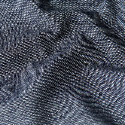 Los jeans Type 96 tienen un tiro medio y pernera recta y suelta. Inspirado en los años 90, es holgado en la cadera y los muslos, actualizado con un toque contemporáneo. Un complemento perfecto para el armario moderno. Construcción con cinco bolsillos,Cierre de cremallera y botón,Costuras de refuerzo en los puntos de tensión,Trabillas para cinturón,Etiqueta de G-Star Originals en la parte trasera 100 % algodón,Tela rígida,Denim de 12 onzas de peso,Sarga cruzada 3x1 Rinsed
