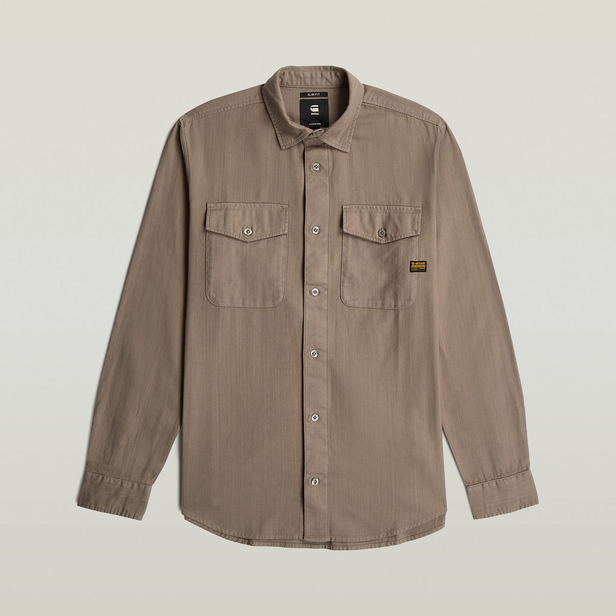 Marine slim fit shirt in beige with pockets and rounded hem, showcasing a stylish and modern design.
