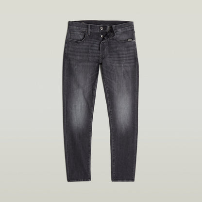 Con una confección atemporal y un corte ajustado, los vaqueros 3301 son un auténtico básico del armario. Hechos para durar. Perfecto para el día a día. Bragueta de botones,Cinco bolsillos,Etiqueta trasera de G-Star RAW hecha de un tejido de papel que imita a la piel 91 % Algodón, 8 % Elastomultiéster (T400® EcoMade), 1 % Elastano (LYCRA®),Superelástico,Denim de 10,2 onzas de peso,Sarga cruzada 3x1 Faded Black Magnet