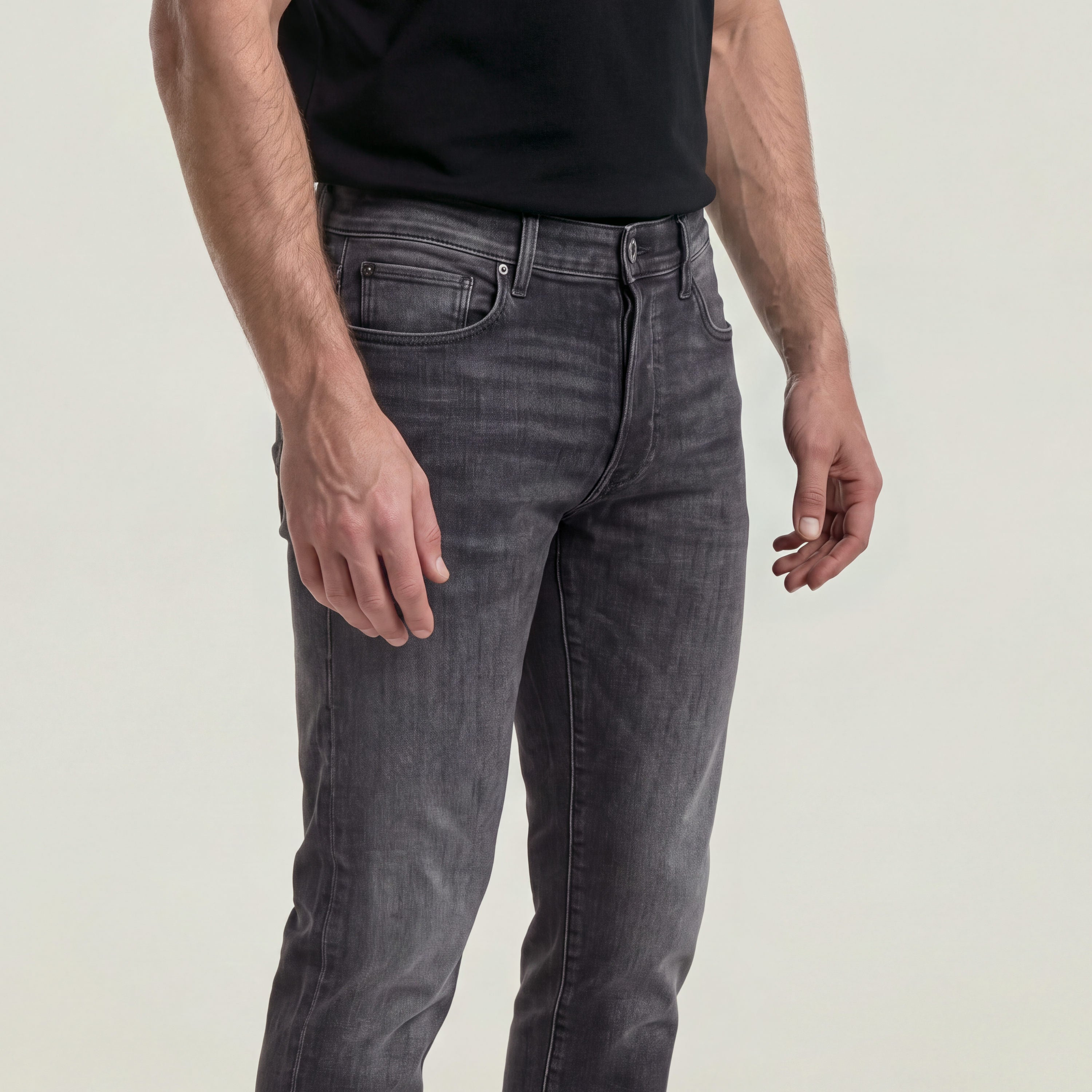 Con una confección atemporal y un corte ajustado, los vaqueros 3301 son un auténtico básico del armario. Hechos para durar. Perfecto para el día a día. Bragueta de botones,Cinco bolsillos,Etiqueta trasera de G-Star RAW hecha de un tejido de papel que imita a la piel 91 % Algodón, 8 % Elastomultiéster (T400® EcoMade), 1 % Elastano (LYCRA®),Superelástico,Denim de 10,2 onzas de peso,Sarga cruzada 3x1 Faded Black Magnet
