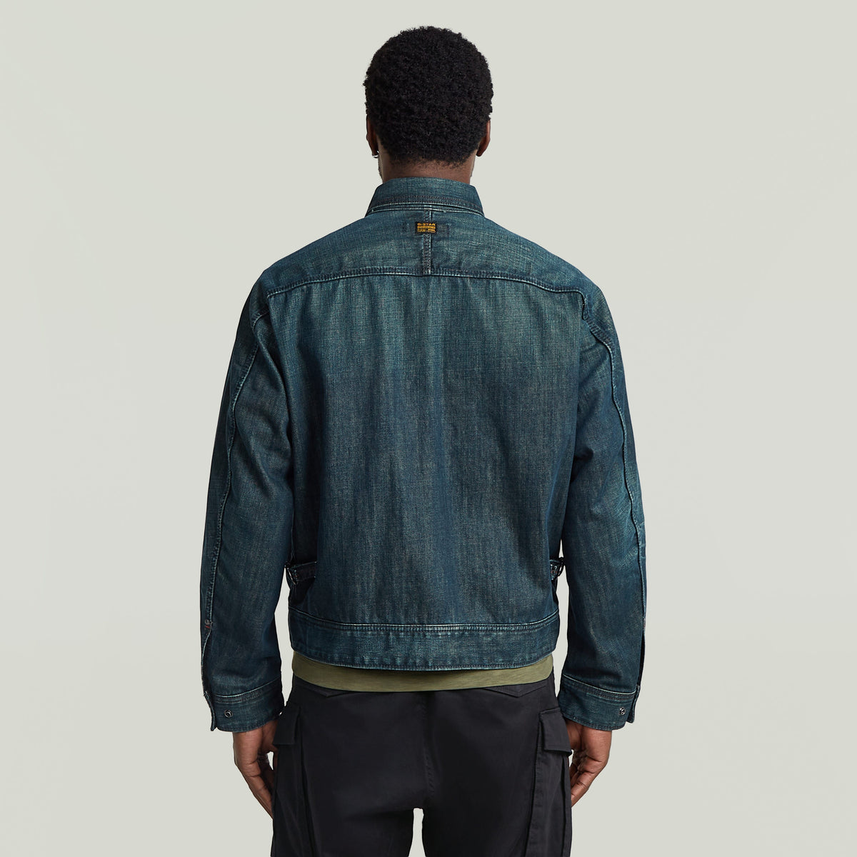 Classic battle denim jacket seen from the back, featuring a straight cut and collar.