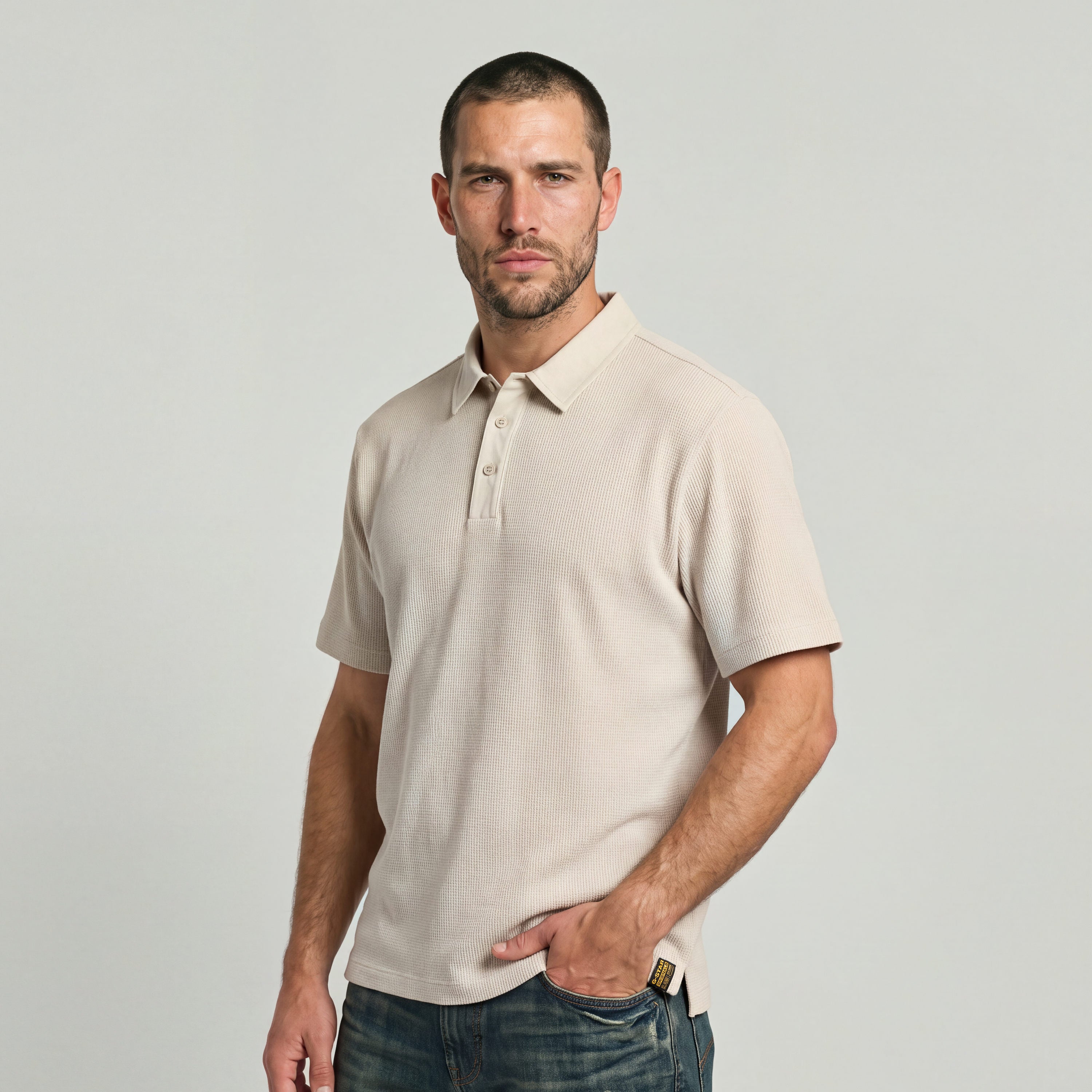 El polo holgado de punto grueso de nido de abeja presenta un corte holgado y un cuello de polo clásico con cierre de botones. Cierre de botones,Diseño clásico con cuello de polo,Textura de punto de nido de abeja grueso 78 % poliéster, 22 % algodón,Elástico cómodo,Confección resistente en punto de nido de abeja