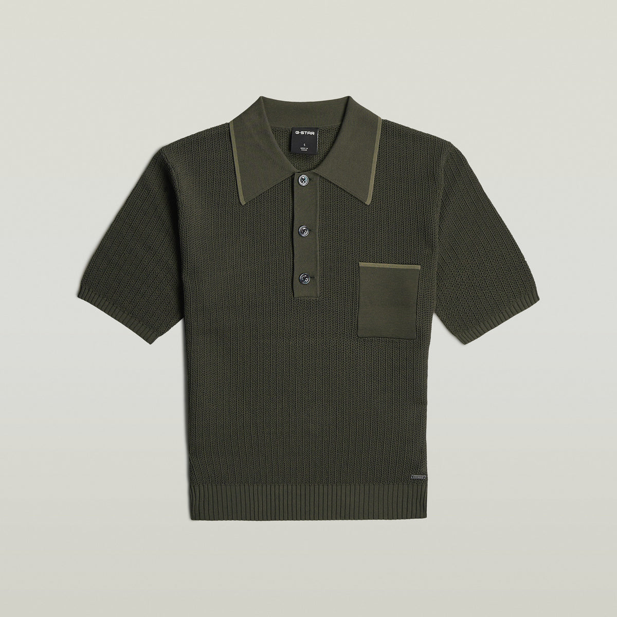 Structure Polo Knit in dark green; a classic knit polo shirt with button closure and collar.