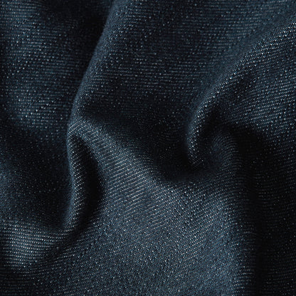 Los jeans Barrel Loose tienen un corte holgado, cintura alta y son largos, diseñados para una silueta 3D.