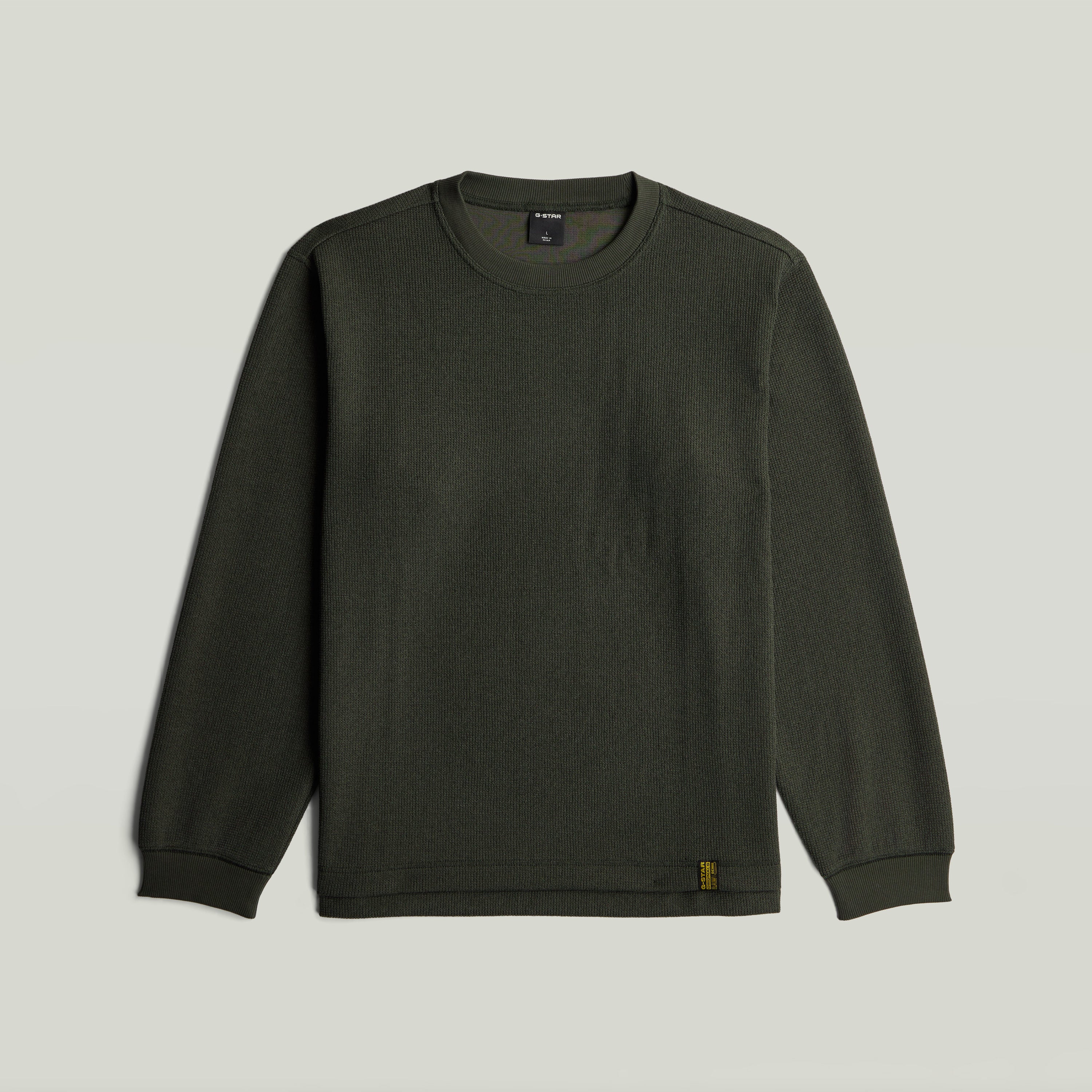 Brushed long sleeve t-shirt in dark green with a classic crew neck and long sleeves.