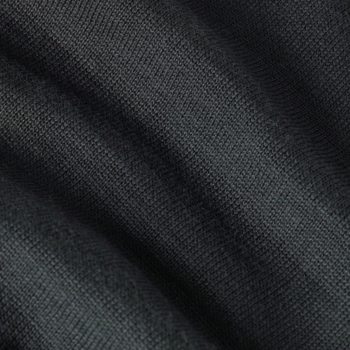 Jersey de punto de corte regular con cuello redondo y manga larga, en un estilo de jersey clásico.