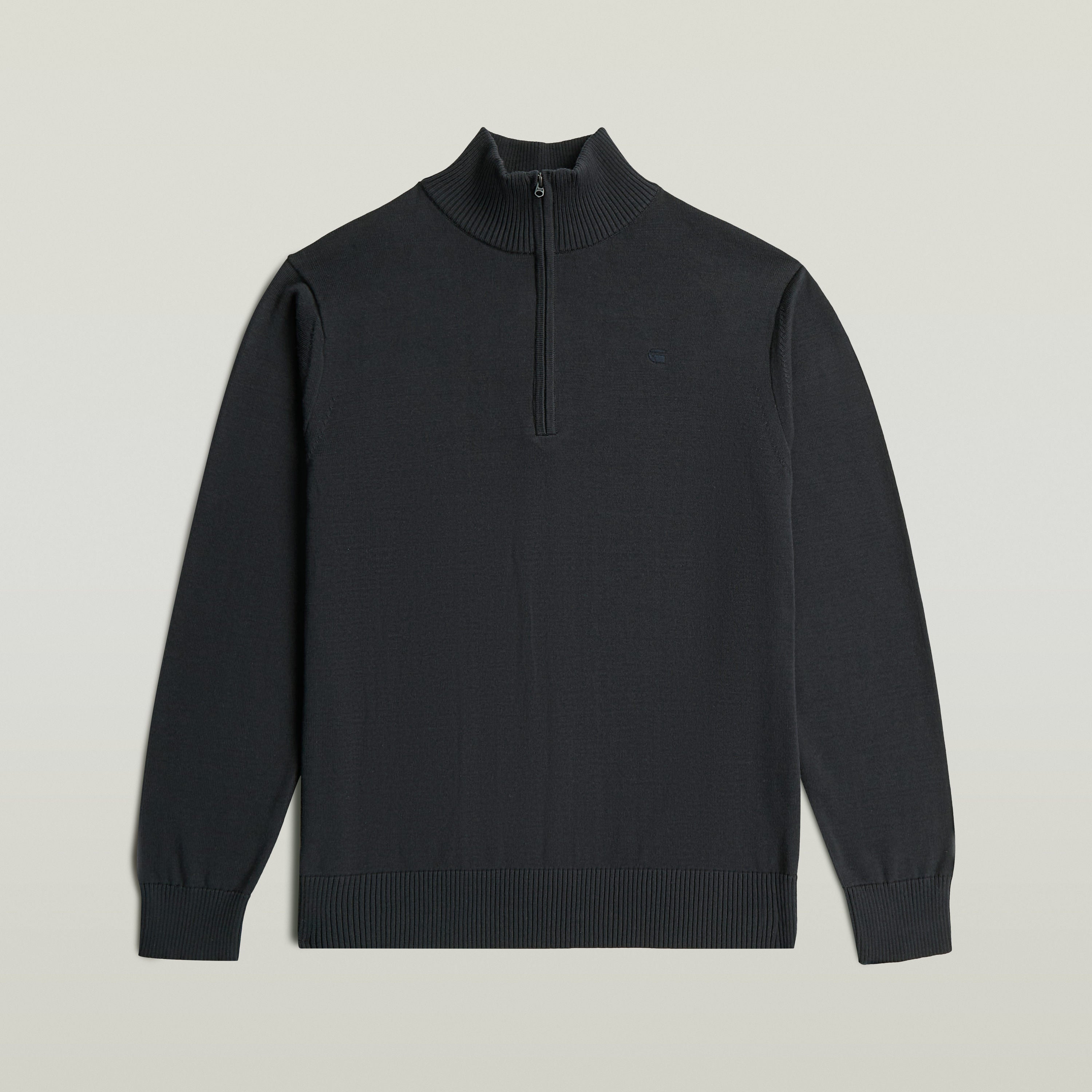 Core Refined Half Zip Knit, moderno suéter de punto con cierre de media cremallera y cuello alzado.