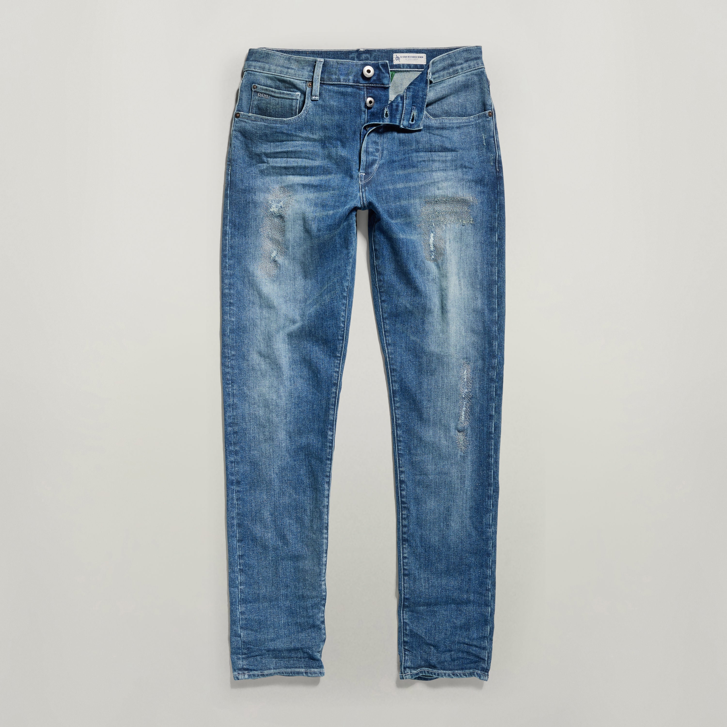 G-Star 3301 Slim jeans en acabado desgastado con bragueta de botones y diseño de cinco bolsillos.