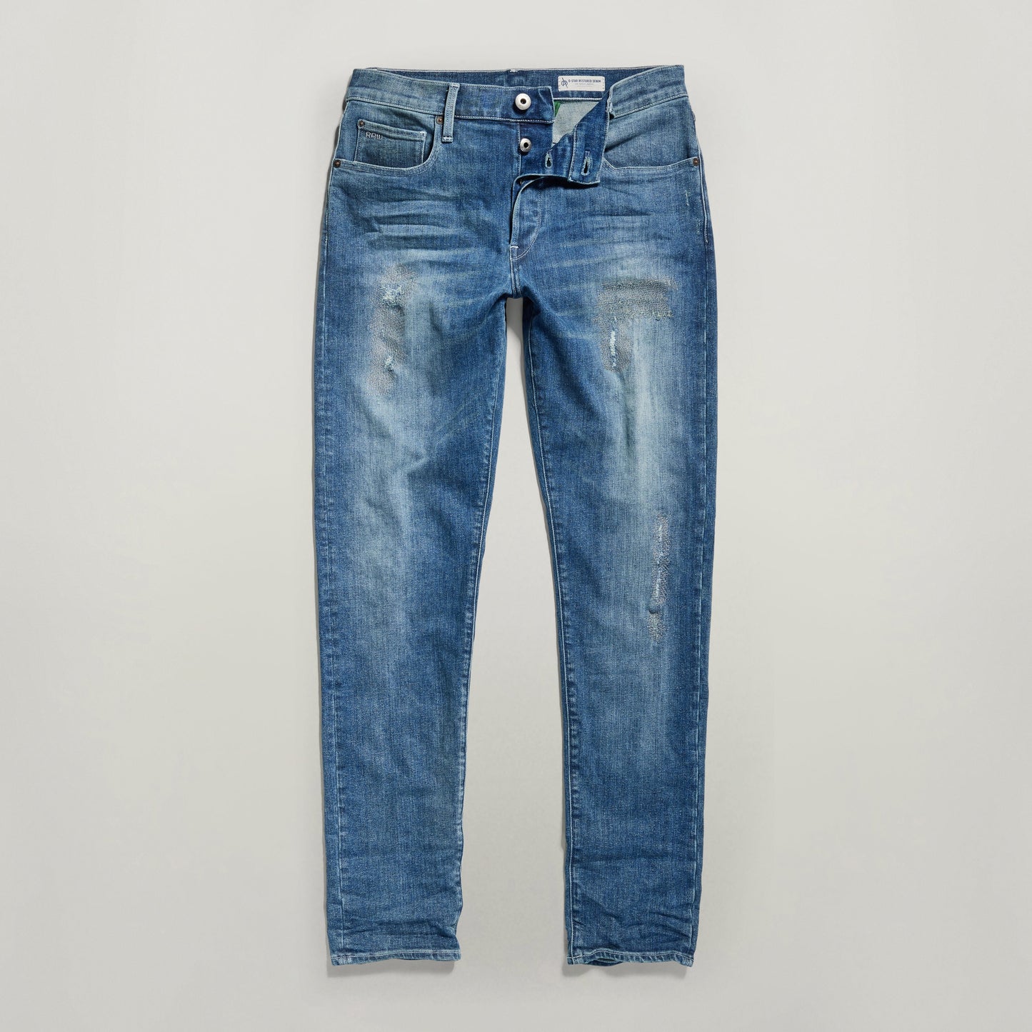 G-Star 3301 Slim jeans en acabado desgastado con bragueta de botones y diseño de cinco bolsillos.