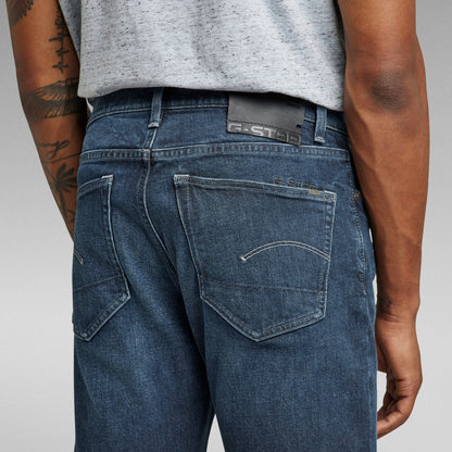 Vista trasera de los G-Star 3301 slim jeans con detalles en los bolsillos y etiqueta en la cintura.