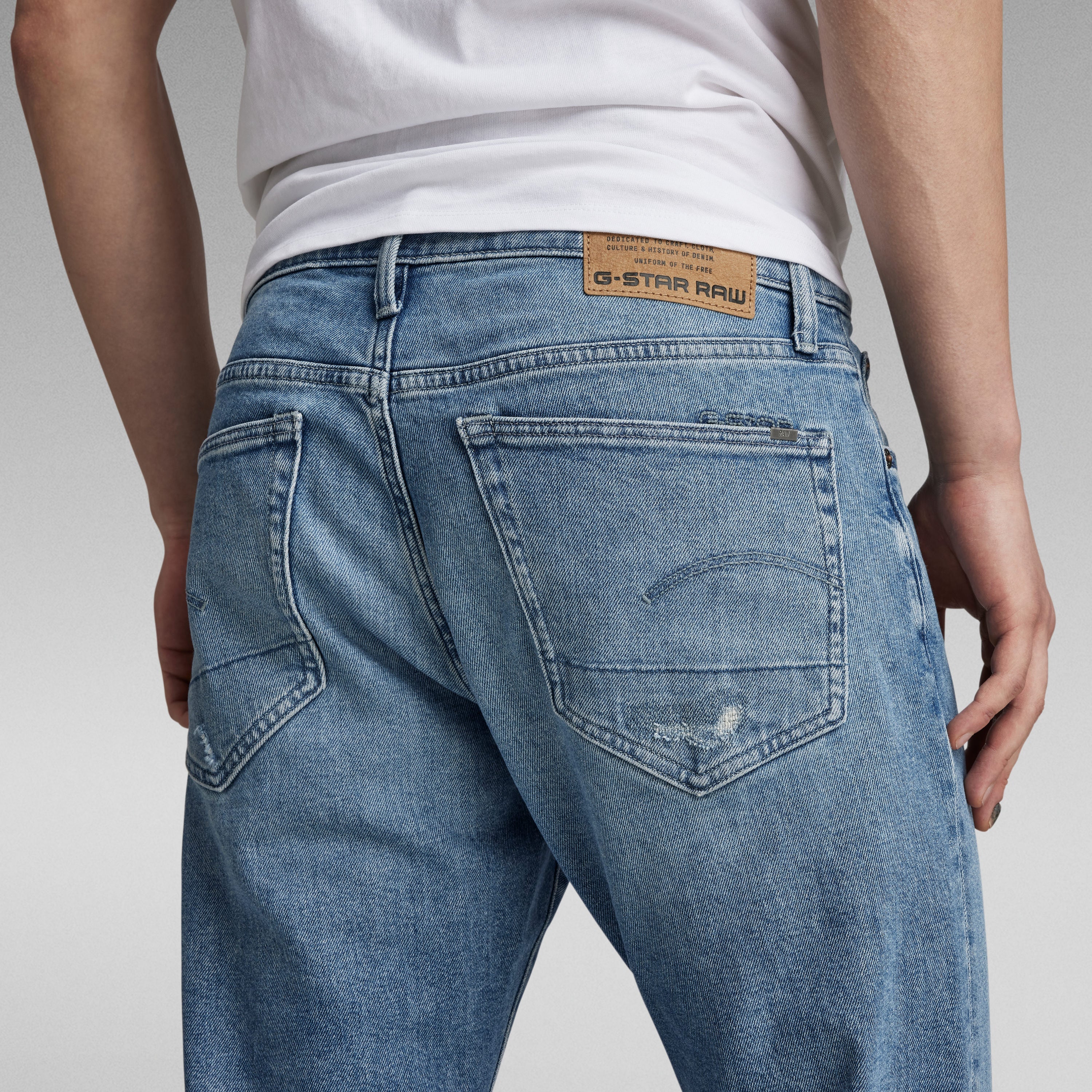 Vista trasera de los G-Star 3301 slim jeans mostrando detalles del diseño y la etiqueta.
