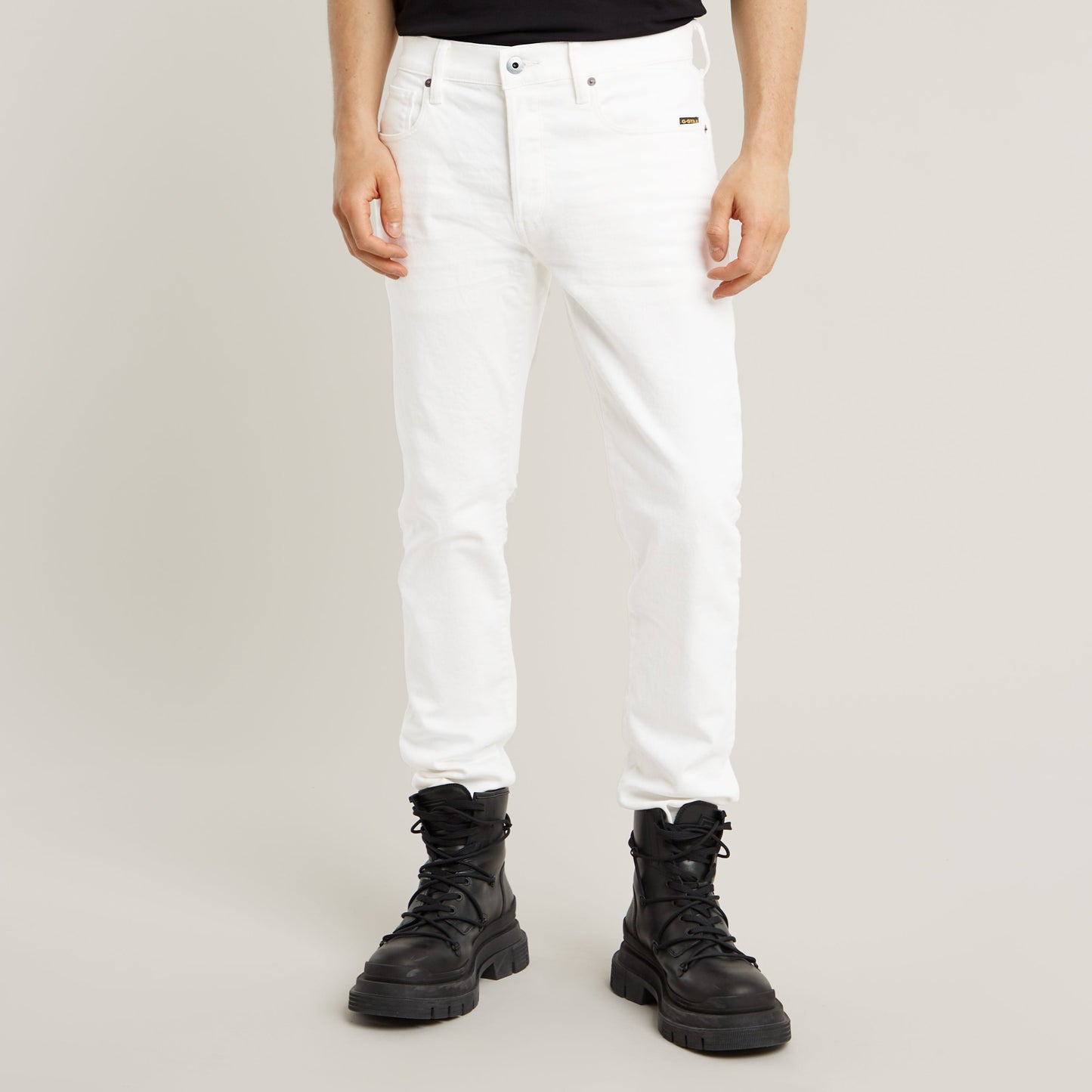 G-Star 3301 Slim jeans in white, featuring five pockets and a slim fit, ideal for a stylish casual look.