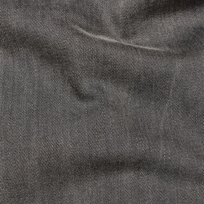 Textura de tela de los jeans Midge Cody mid skinny jeans de G-Star, destacando su calidad y diseño innovador.