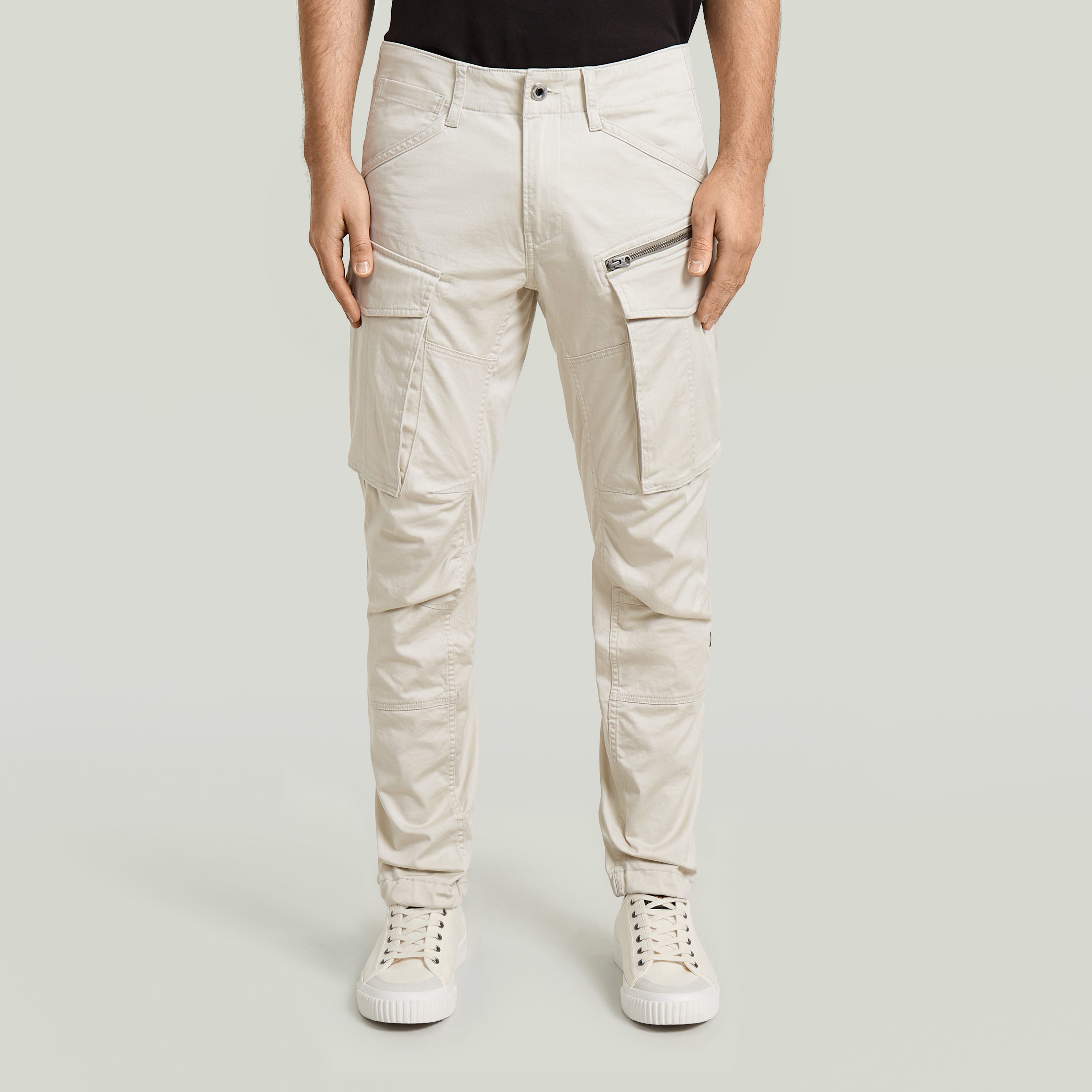 Pantalón Rovic Zip 3D regular tapered en color claro, con múltiples bolsillos y ajuste moderno.
