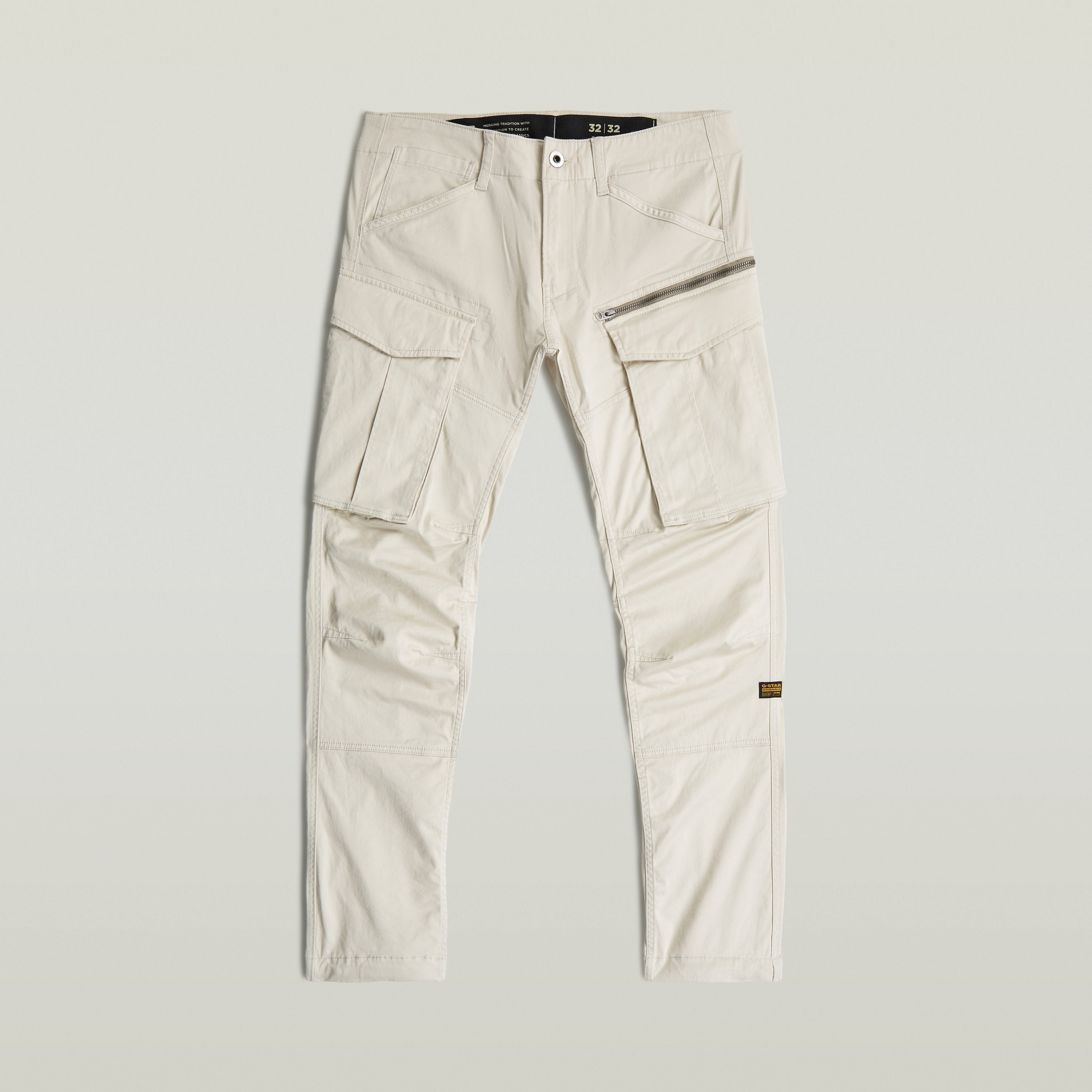 Pantalones Rovic Zip 3D tapered pants en color blanco con múltiples bolsillos y diseño regular tapered.