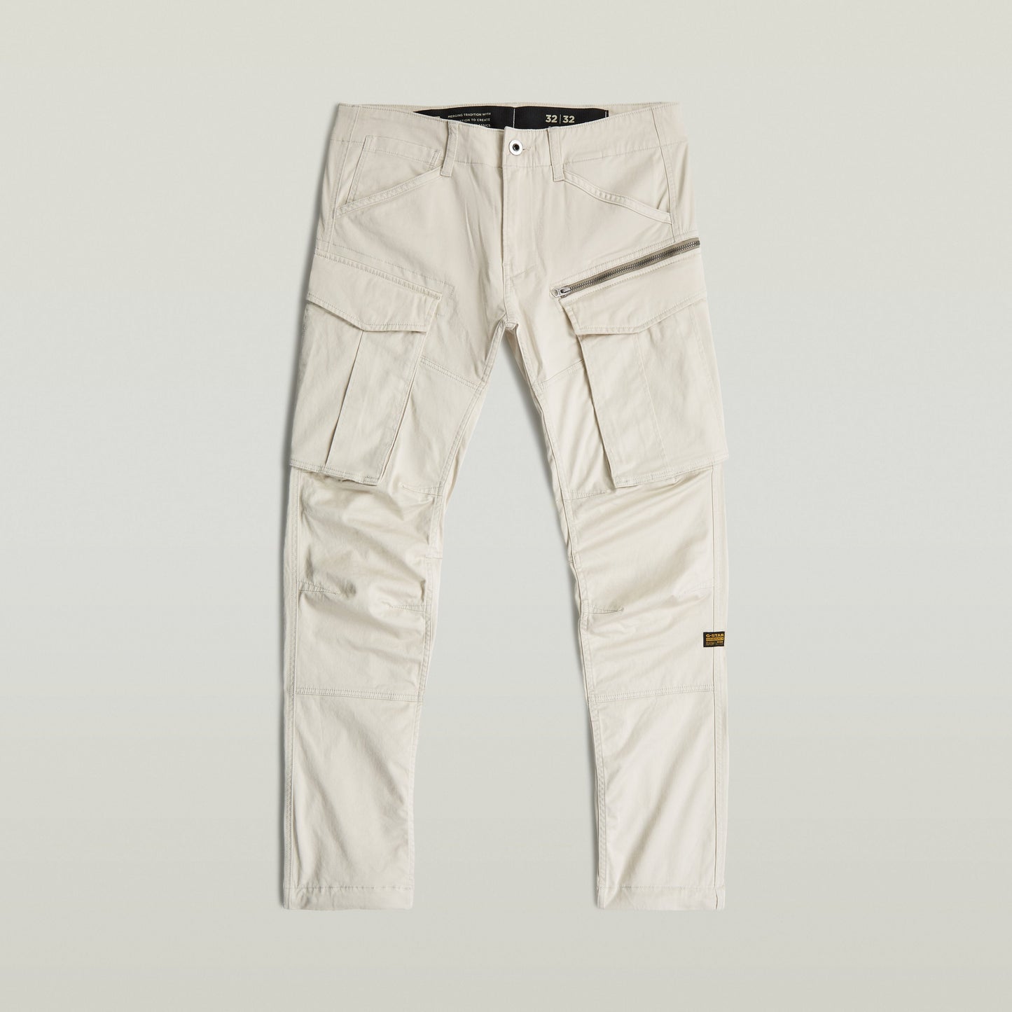 Pantalones Rovic Zip 3D tapered pants en color blanco con múltiples bolsillos y diseño regular tapered.