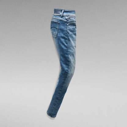 Lynn skinny fit jeans en denim elástico, corte ajustado y cómodo, perfectos para un look moderno.