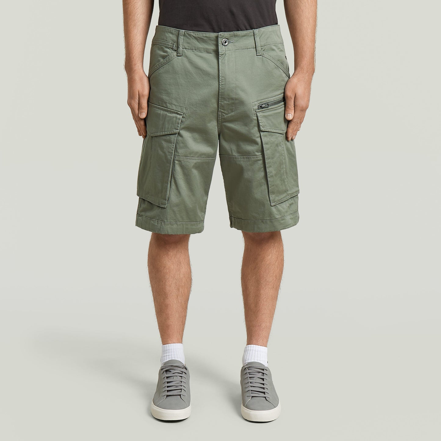 Relaxed fit Rovic zip shorts in green, featuring multiple pockets and a comfortable design.