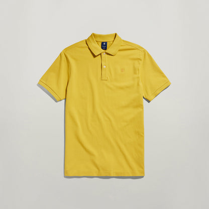 Polo Dunda Slim amarillo con diseño acanalado en el cuello y puños, ideal para mayor libertad de movimiento.