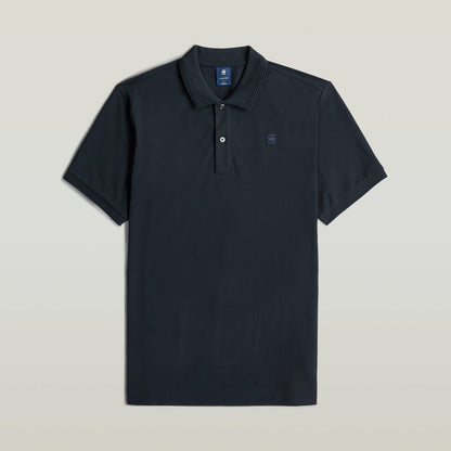 Polo Dunda Slim, un slim fit polo shirt de corte ajustado en color azul oscuro, ideal para un look elegante y cómodo.
