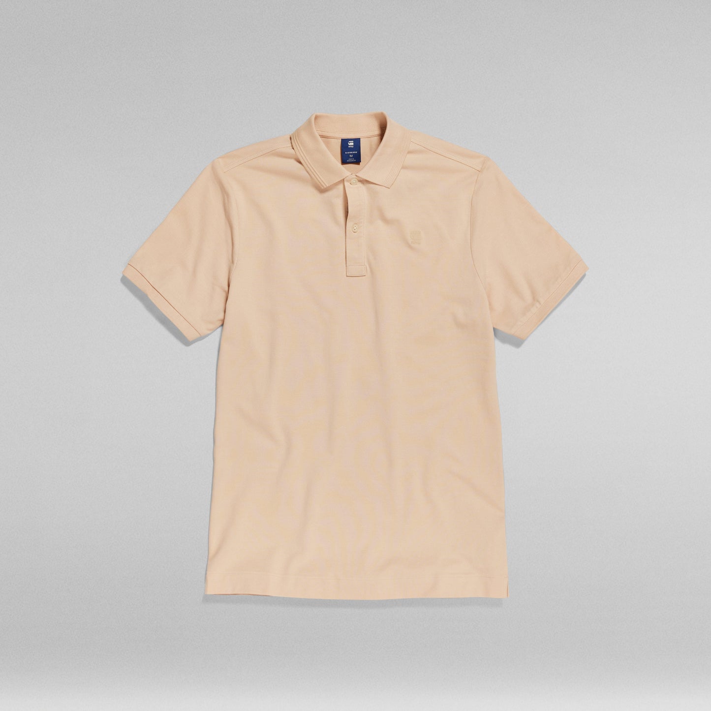 Polo Dunda Slim with ribbed collar in a light beige color, featuring a classic polo closure and short sleeves.
