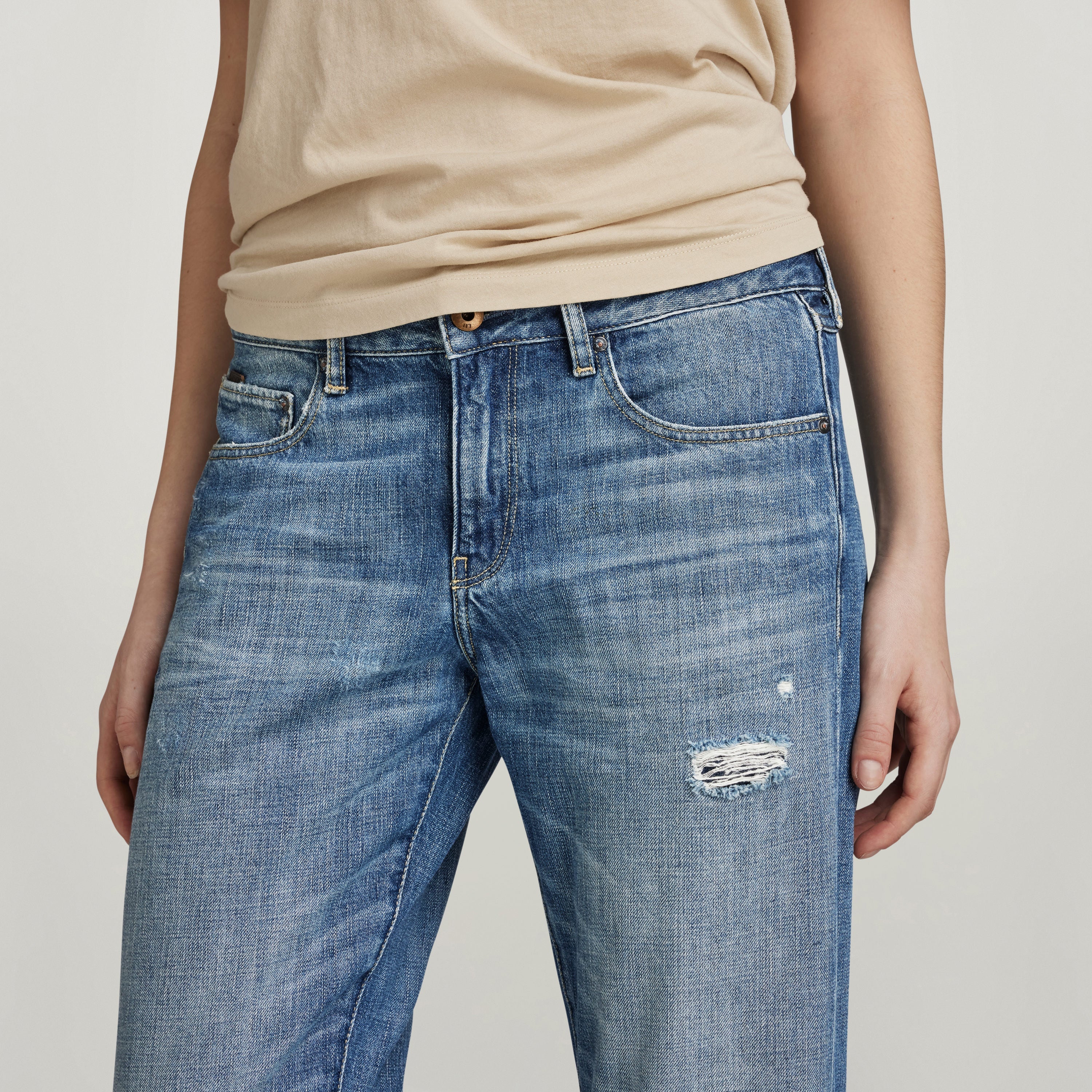 Jeans Kate Boyfriend en denim azul con corte relajado y detalles desgastados.