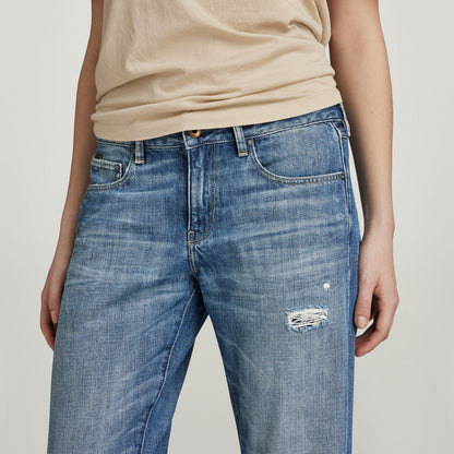 Jeans Kate Boyfriend en denim azul con corte relajado y detalles desgastados.