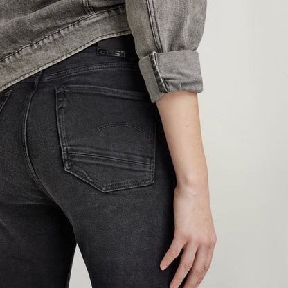 Vista trasera de los jeans Kafey Ultra High Skinny, destacando el diseño de talle superalto, ideales como ultra high skinny jeans for women.