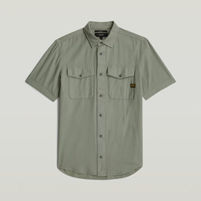 Camisa Marine Slim en color verde, corte ajustado y bolsillos con solapa, perfecta como marine slim fit shirt.