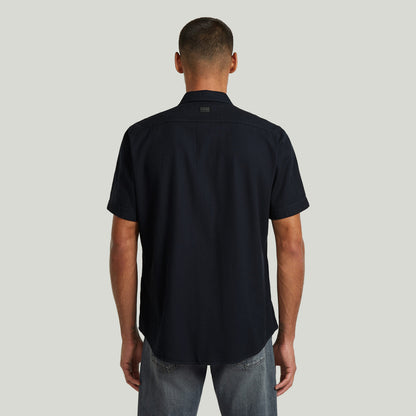 Vista trasera de la camisa Marine slim azul, con corte ajustado y cuello de camisa, color azul oscuro.