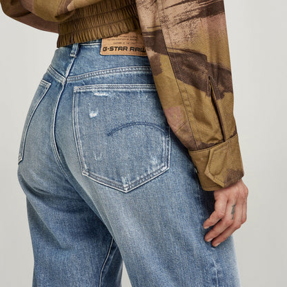 Jeans Virjinya Slim con diseño de talle alto y corte ajustado, ideales para cualquier ocasión. high-waisted slim jeans.