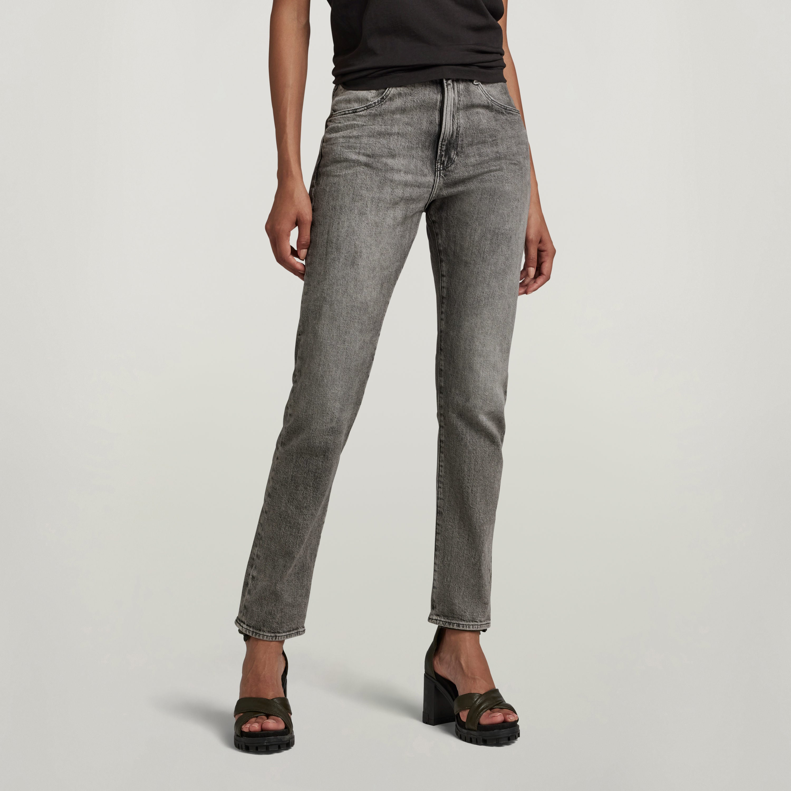 Jeans Virjinya Slim, high-waisted slim jeans en color gris, de corte ajustado hasta el tobillo para un estilo moderno.