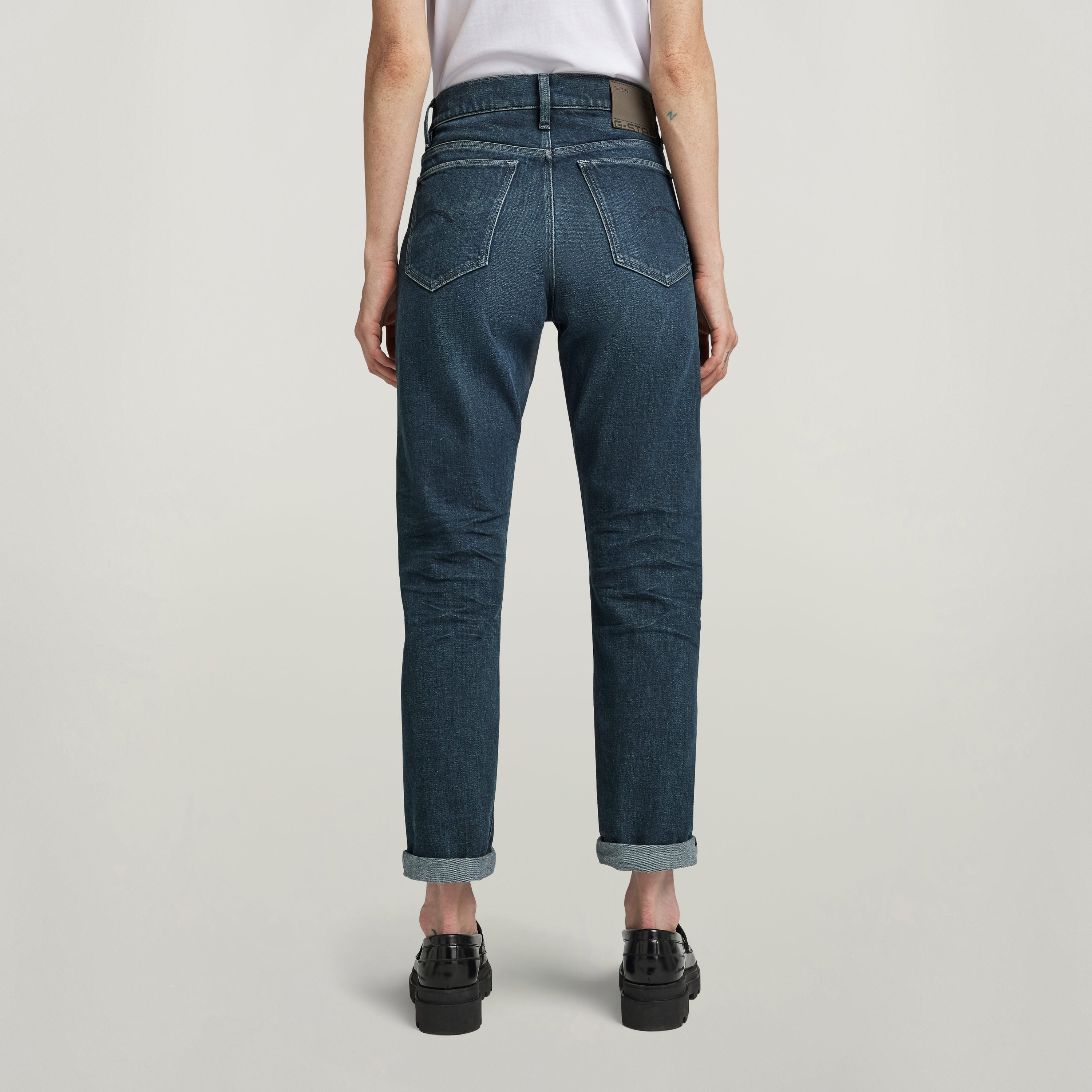 Virjinya slim high-waisted jeans displayed from the back, showcasing high waist and fitted ankle design.