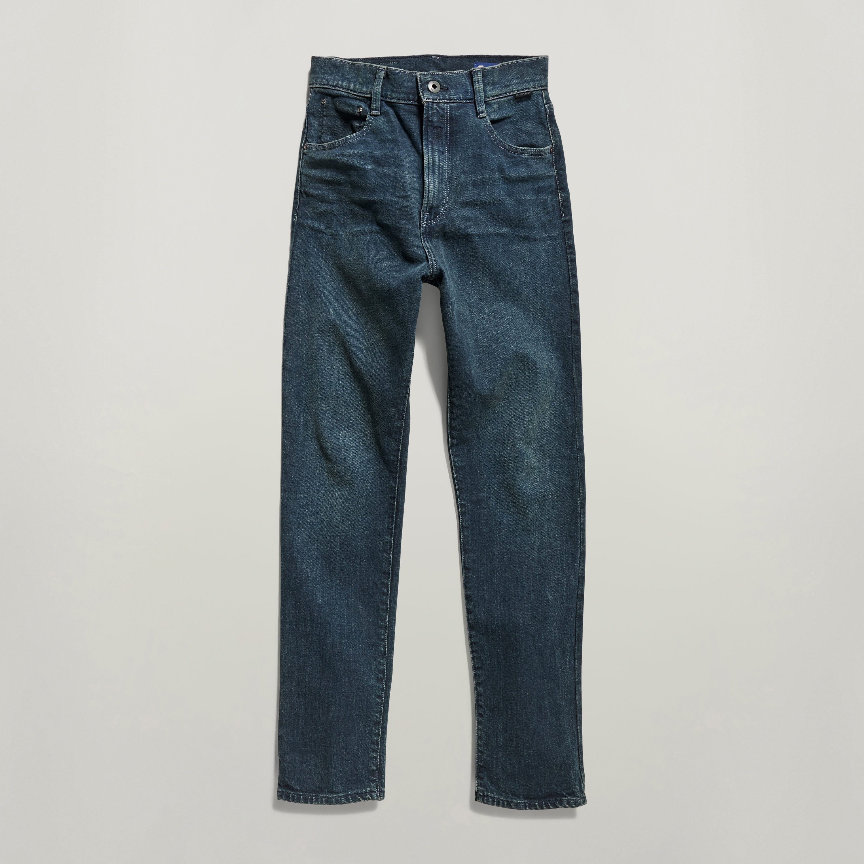 Virjinya slim high-waisted jeans, diseño estilizado con corte ajustado y talle alto.