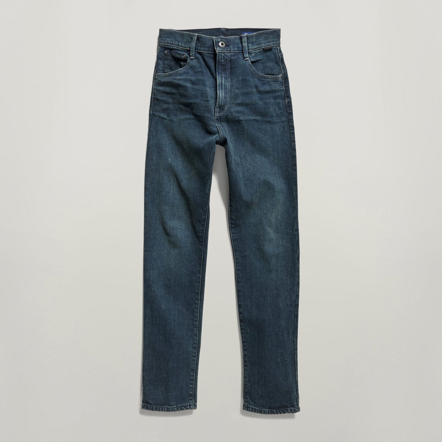 Virjinya slim high-waisted jeans, diseño estilizado con corte ajustado y talle alto.