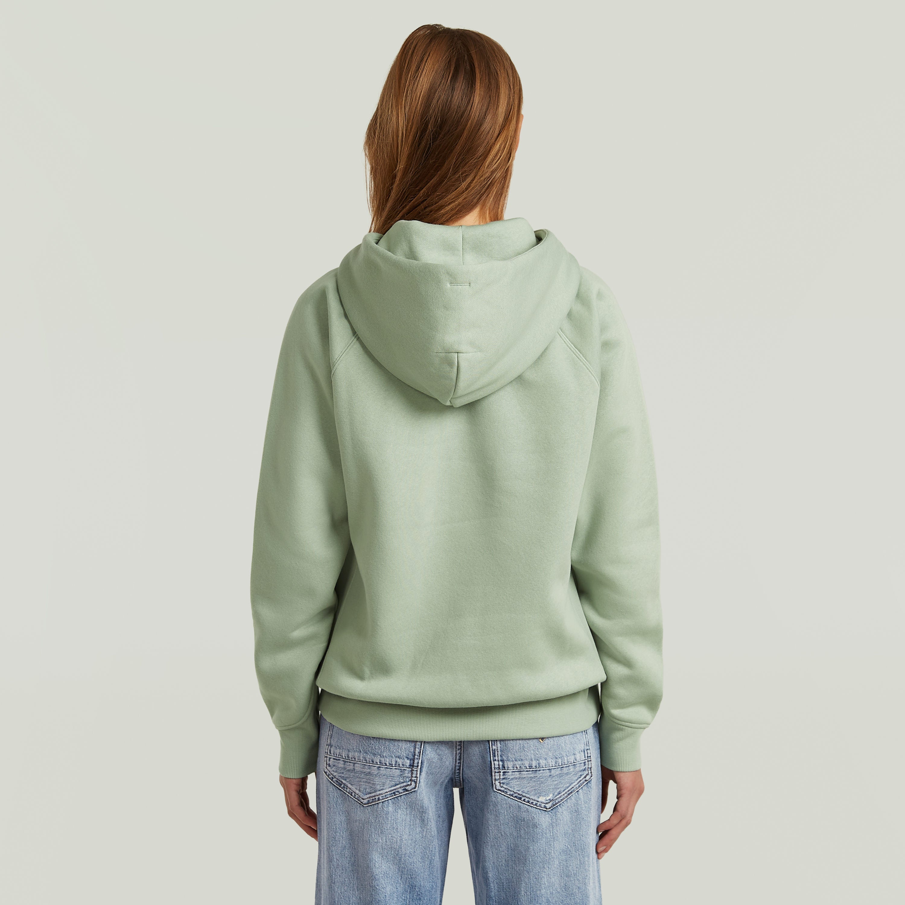 Sudadera Premium Core 2.0 con Capucha El Premium Core 2.0 Hoodie Sweater ofrece un fit holgado con diseño de capucha.