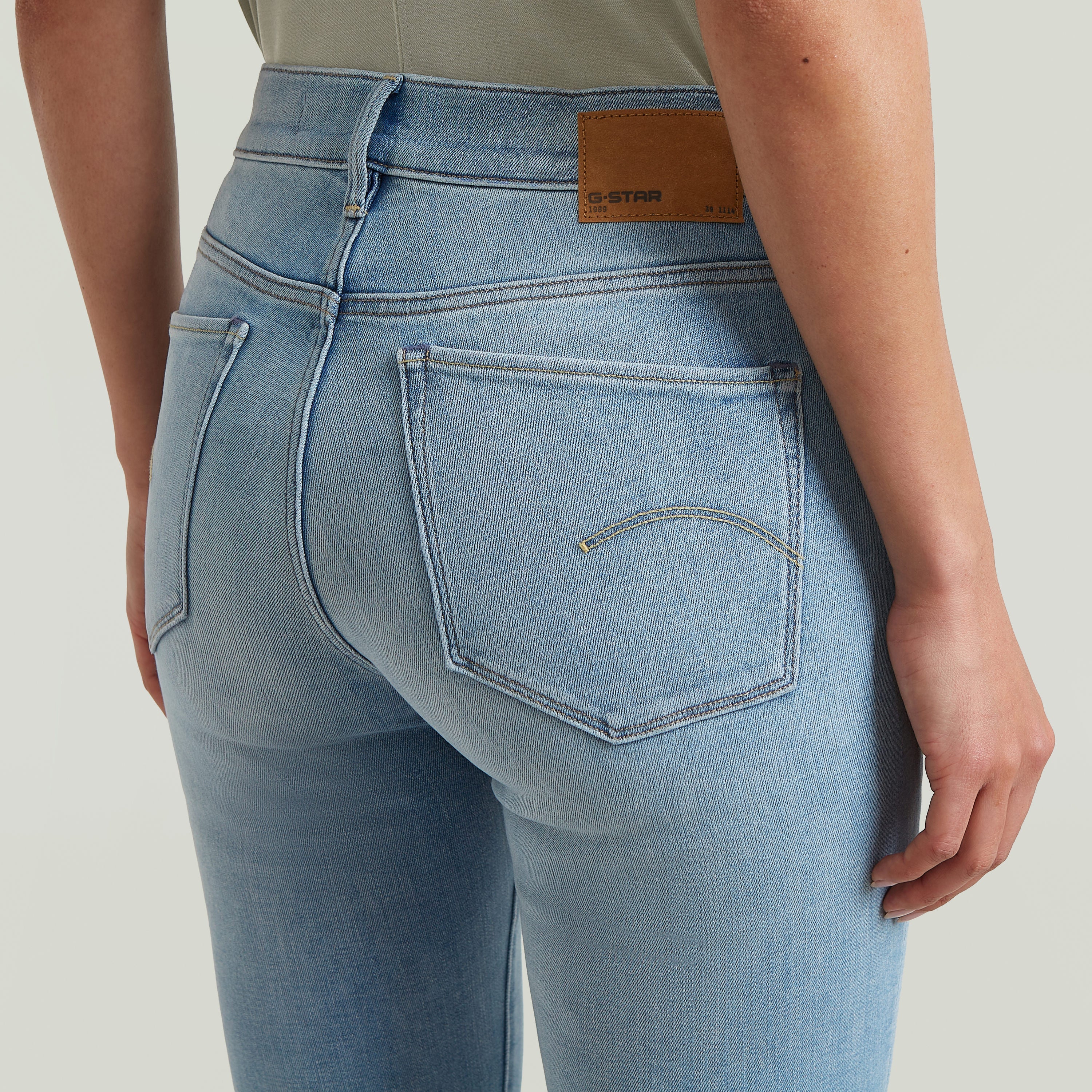 Jeans 3301 Flare, 70s inspired flare jeans with mid-rise fit and G-STAR label on back pocket.