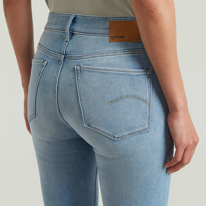 Jeans 3301 Flare, 70s inspired flare jeans with mid-rise fit and G-STAR label on back pocket.