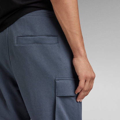 Pantalón tipo cargo G Star con bolsillos traseros y detalles en el muslo, estilo ajustado y moderno.