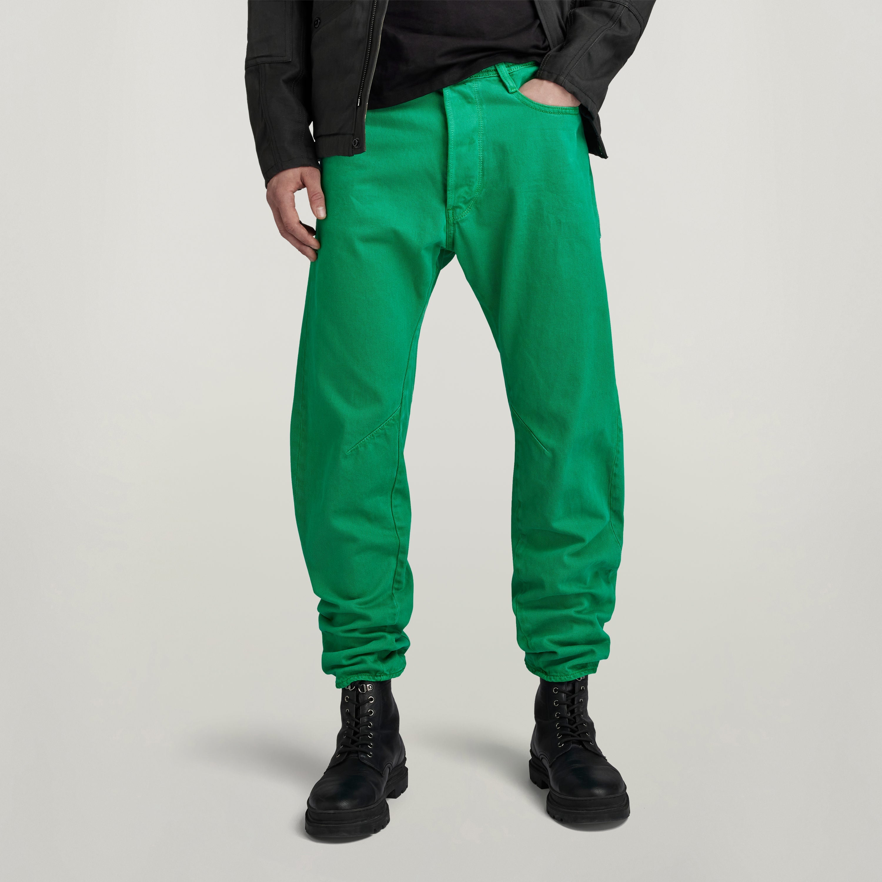 G-Star Arc 3D jeans en color verde, con un diseño icónico y moderno, ofreciendo un ajuste esculpido sobre el cuerpo.