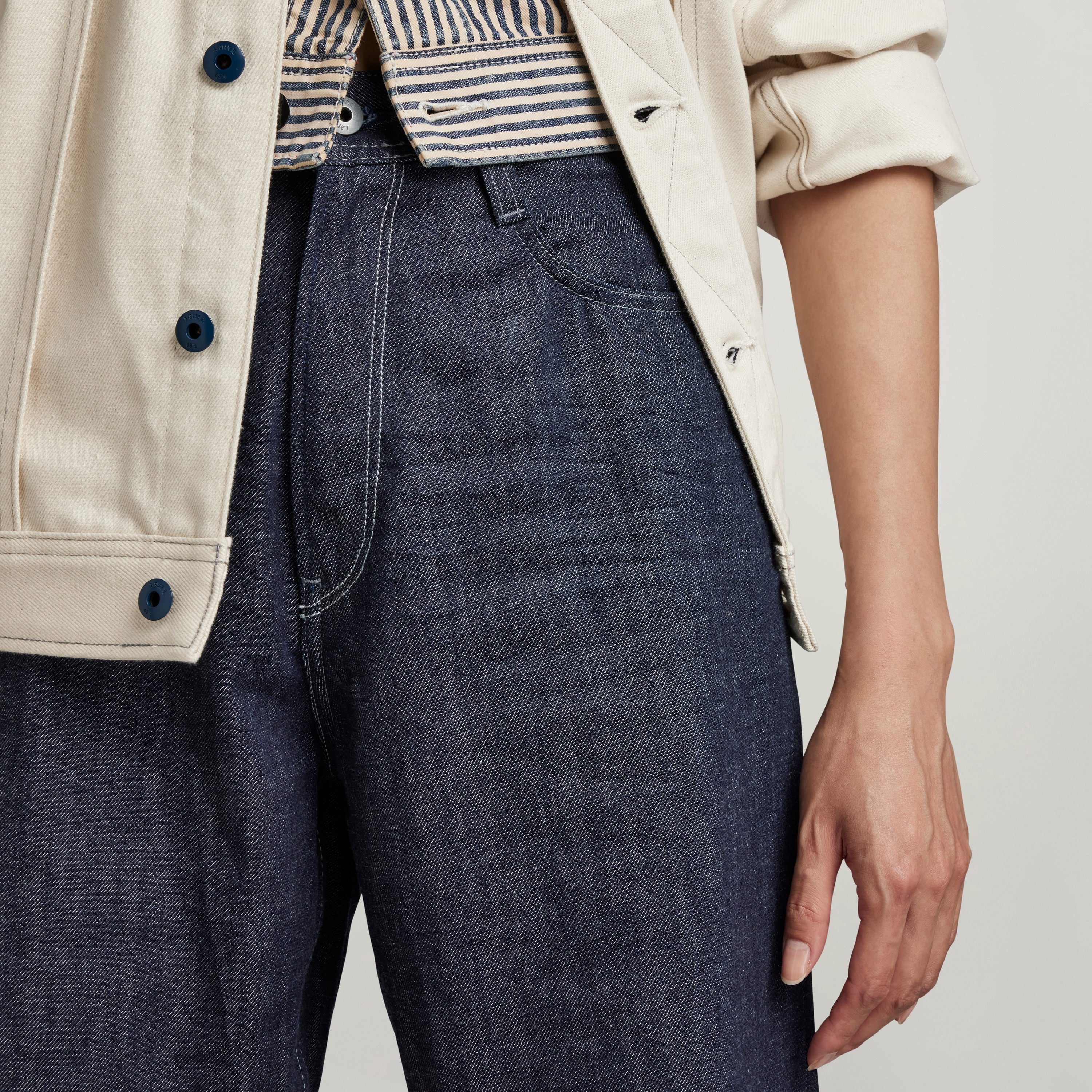 Close-up of ultra high loose jeans with a relaxed fit and reinforced pockets.