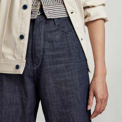 Close-up of ultra high loose jeans with a relaxed fit and reinforced pockets.