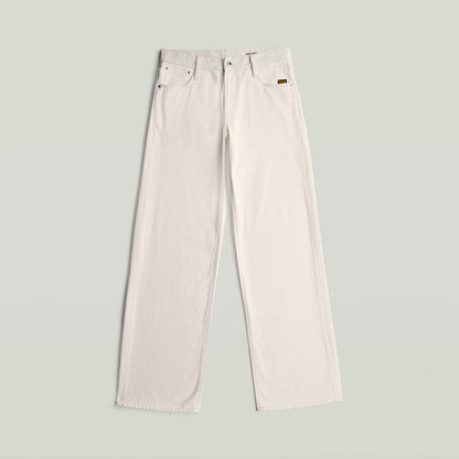 Loose fit low rise jeans in white with five-pocket design and reinforced stitching, ideal for everyday wear.