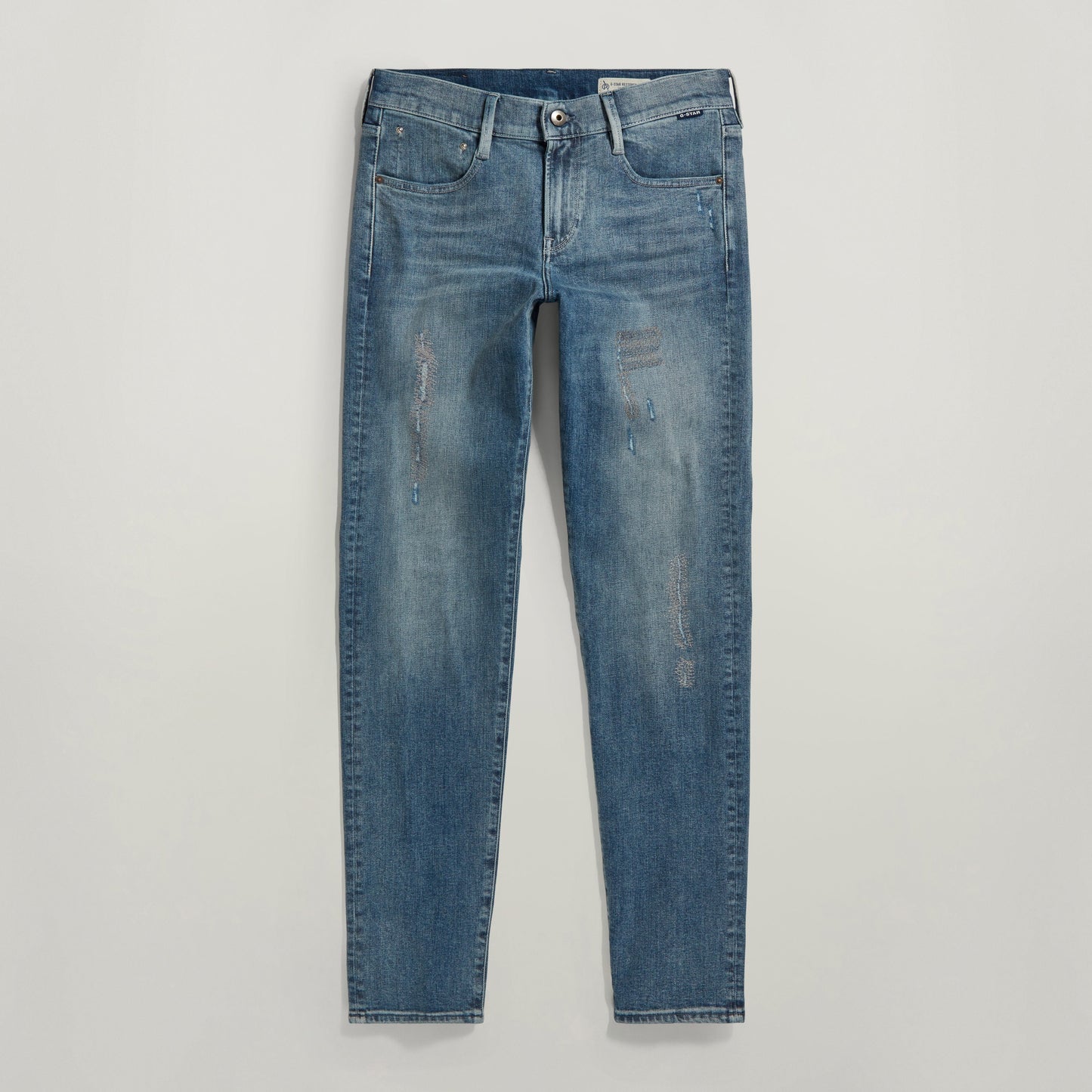 Jeans Ace Slim de talle bajo con pernera ajustada y diseño moderno en azul claro.