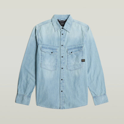 Camisa de manga larga Dakota en denim ligero color azul claro con botones a presión y diseño de corte recto.