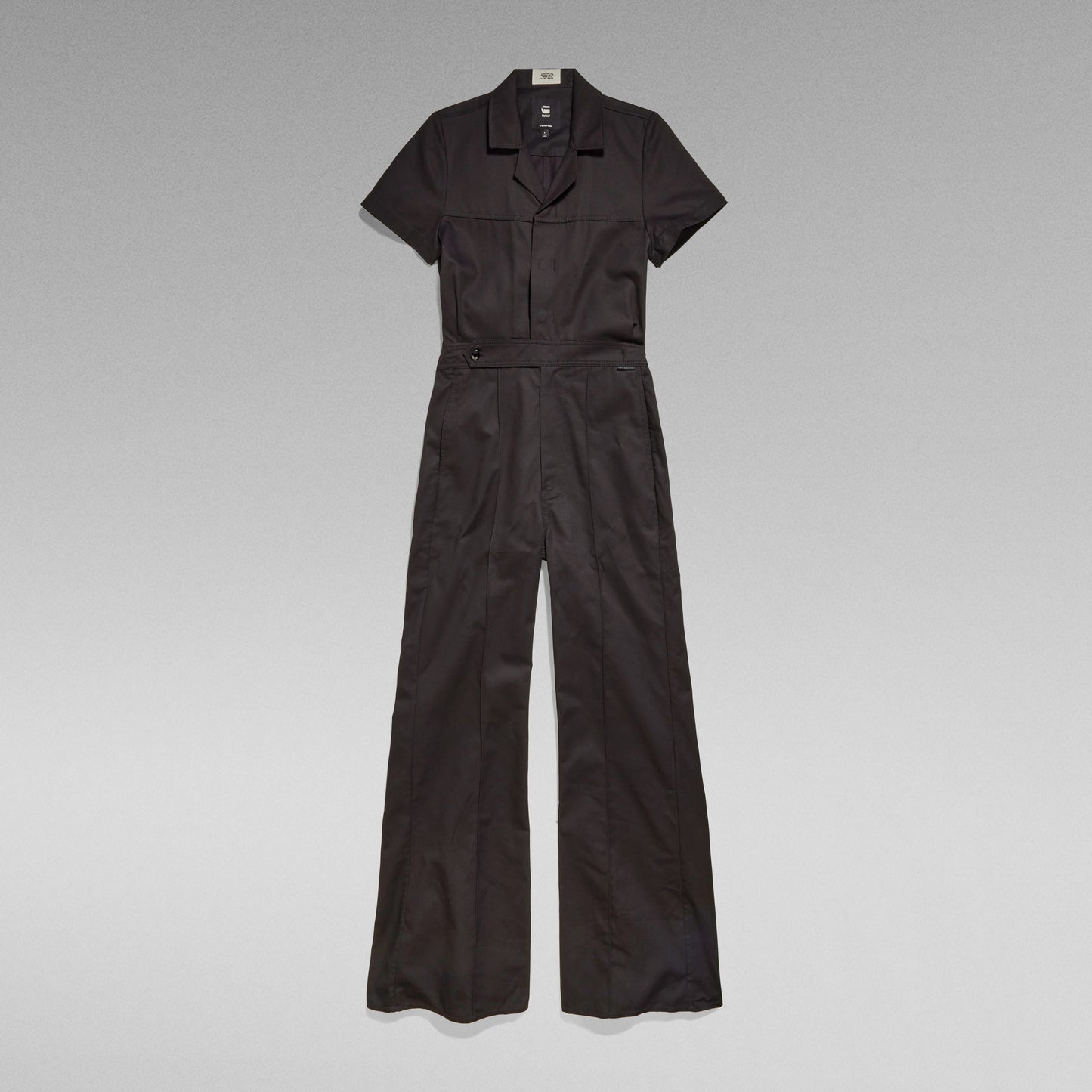 wide leg denim jumpsuit in black with short sleeves and relaxed fit, featuring 3D pockets and elastic waistband.